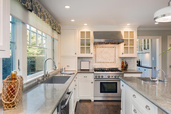 Kitchen with a large sink and classic cabinetry